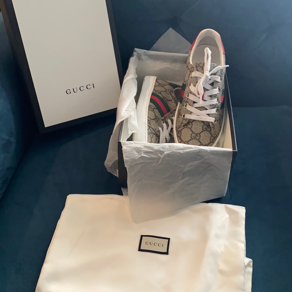 Kids Gucci sneakers, Size 2 (Eur 32), traditional pattern/design